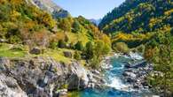 La espectacular ruta de senderismo en el Pirineo aragonés donde ver cascadas y un puente colgante