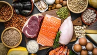 Seis alimentos que te ayudan a mejorar la memoria y la concentración, según una experta: "Es primordial para el cerebro"