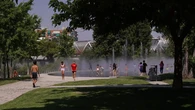 Los madrileños ya pueden refrescarse en la playa de Madrid Río, La Gavia y Plaza España