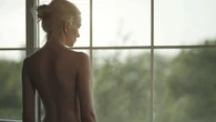 ¿Es ilegal estar desnudo por casa? Esto es lo que debes saber