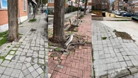 Los vecinos de Puerto Chico, con aceras sin reformar desde 1979: "Se hunden y tienen baches"
