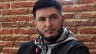 Un fan le pide a Omar Montes que le dé un golpe y acaba en el suelo: "A la siguiente se lo piensa"