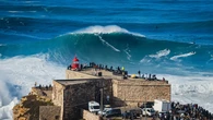 El pueblo más surfero de Portugal: olas gigantes que alcanzan los 30 metros