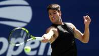 Alcaraz asusta con una posible lesión antes del US Open, pero se recupera celebrando a lo Cristiano Ronaldo