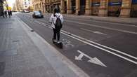 La Guardia Urbana de Barcelona denuncia al conductor de un patinete que podía circular a 113 km/h, ¿Cuál es la multa?