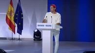 El PP contrata a un humorista para mofarse del PSOE en su congreso: "¿Está por ahí Pedro?"