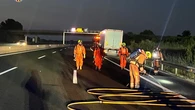 La avería de un camión con mercancía peligrosa corta la A-7 y confina Alcàsser unas horas
