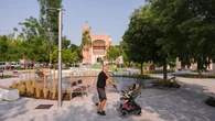 Ciudad Pegaso reforma la Plaza San Cristóbal con una fuente, colinas y árboles sin perder su historia