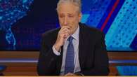 El presentador Jon Stewart rompe a llorar en directo por la muerte de su perro: 