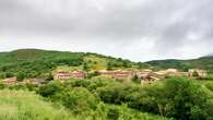 El remoto pueblo de aire medieval y calles empedradas en plena sierra de Burgos