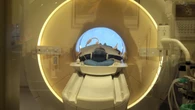 Un hombre muere tras ser succionado por una máquina de resonancia magnética: llevaba al cuello una gran cadena metálica