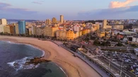 La mejor playa de A Coruña, según la IA: tiene unas vistas únicas al Atlántico y un increíble paseo marítimo