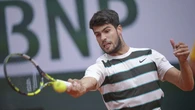 Alcaraz causa furor con su nueva camiseta de Roland Garros y unas zapatillas con un detalle único