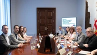 Collboni eleva la presión contra Airbnb con un nuevo convenio para combatir los anuncios de pisos turísticos ilegales