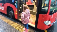 Los niños de Vizcaya ya pueden pedir su Barik para viajar gratis en el transporte público: cómo solicitarla 
