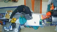 Detenidos dos atracadores que asaltaron con cuchillos un comercio en Sevilla