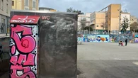 Barcelona no prevé instalar más WC públicos pese a que las multas por orinar en la calle suben un 24% en un año: "Es horroroso"