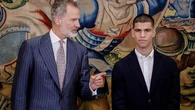Felipe VI llama a Carlos Alcaraz antes de la final de Roland Garros para desearle suerte y disculparse por su ausencia en París