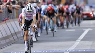 Revés para Juan Ayuso en el Giro de Italia: se descuelga del pelotón por parar a orinar y se queda a más de un minuto de los favoritos