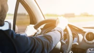 Ni usar el móvil ni conducir ebrios: el hábito de los conductores españoles que supera al del resto de Europa