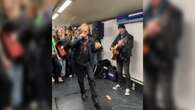 ¿Un concierto de U2 en el Metro de Madrid? Un doble de Bono causa furor por el Día de San Patricio