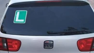 La multa que impone la DGT por ser un despistado y llevar la L sin ser un conductor novel