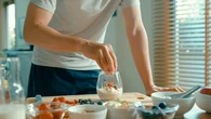 Mario Ortiz, nutricionista, sobre los yogures de proteínas: "Comparado con la mayoría de los postres..."