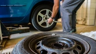 Adiós neumáticos: los diez modelos de coches que antes desgastan las ruedas