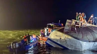 Al menos 37 muertos tras volcar una embarcación con turistas en Vietnam por el fuerte viento