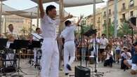 Militares japoneses ofrecen un divertido espectáculo en Valencia a ritmo de 'Viva España' y 'Pokémon'