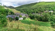 El pueblo gallego que resiste en las montaña: un tesoro con casas empedradas y naturaleza envidiable