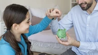 Las bondades de la 'paga' para los niños: por qué la recomienda el Banco de España y cómo les ayuda a gestionar mejor su dinero