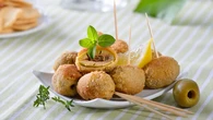 Aceitunas fritas: cómo hacer con un bote de olivas un snack delicioso y casero