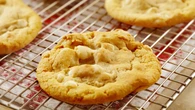 Galletas proteicas rellenas con mantequilla de coco y sin gluten, una receta para saciar el antojo de dulce