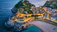 El rincón de la Costa Brava que conquistó a Rafa Nadal: un precioso pueblo con murallas medievales y playas idílicas