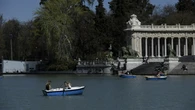 El Estanque Grande del Retiro, a examen: el Ayuntamiento abre concurso para su reforma