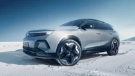 Tracción total, 500 km de autonomía y 325 CV: así es el nuevo Opel Grandland AWD