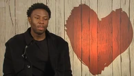 Mayron presume de tamaño en 'First Dates': "En Nigeria lo tenemos así..."