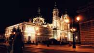 La Plaza de la Villa o la Almudena iluminadas toda la noche: estudian emplear luz solar en monumentos