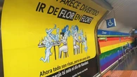 La Asociación de Familias Numerosas pone un panel en Chueca donde critica "ir de flor en flor" por llevar a la "soledad"