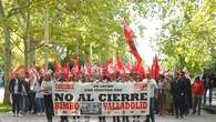 Cientos de personas se concentran en Valladolid contra el cierre de Bimbo que dejaría a 