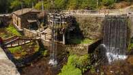 La pequeña aldea de Asturias que esconde el mayor museo de molinos de España