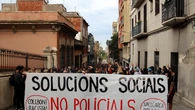 Entidades vecinales piden al Ayuntamiento y a la propiedad del bloque ocupado en Vallcarca "negociar contratos de alquiler"