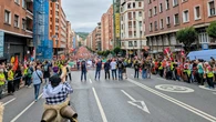 Decenas de miles de personas llenan Bilbao de ikurriñas y gritos de "independentzia" por el derecho a decidir
