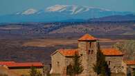 Uno de los pueblos más altos de España está en Teruel: fuentes naturales, naturaleza salvaje y nieve