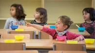La dieta equilibrada peligra en verano para los niños con pocos recursos: casi el 60% no asiste a campamentos con comedor