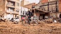 Juan Dual, el ultrarunner sin estómago, colon ni recto que está ayudando con su bici tras la DANA: 