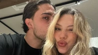 Alejandra Rubio y Carlo Costanzia derrochan amor en Ibiza: vacaciones en casa de Mar Flores, paddle surf y un paseo en barco