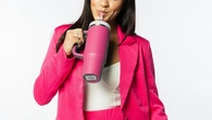 TikTok enloquece con las botellas de Stanley: no son baratas, pero  aquí están rebajadas)
