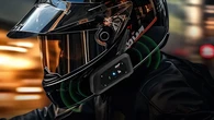 Manos libres y música, también en moto: así es este intercomunicador de poco más de 20 euros